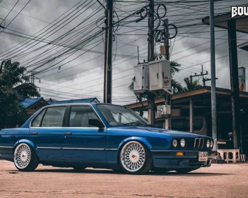 1984 BMW E30 bagriders Passionate and dynamic attitude