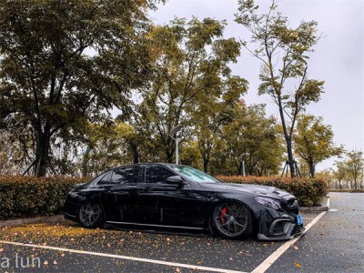 Chinese Mercedes-Benz W205 coupe bagriders extremely low profile