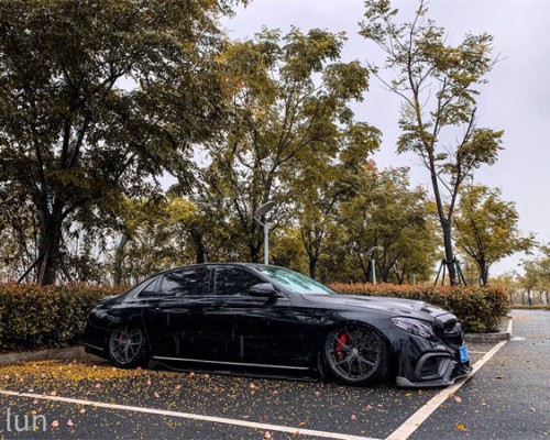 Chinese Mercedes-Benz W205 coupe bagriders extremely low profile