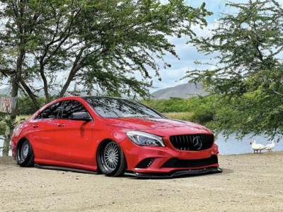 American Mercedes-Benz C117 bagriders are popular