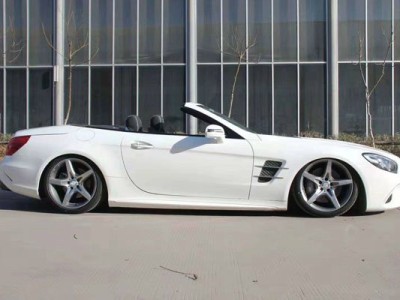 White convertible Mercedes-Benz SLK bagriders are pretty and charming