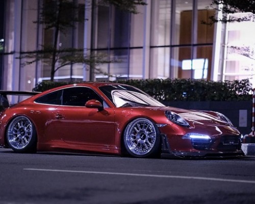 Indonesian Porsche 991 bagriders fly low