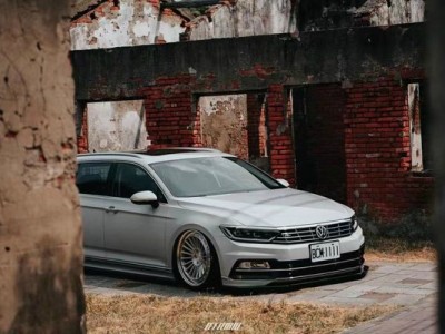 Super handsome Volkswagen Passat bagriders low profile modification