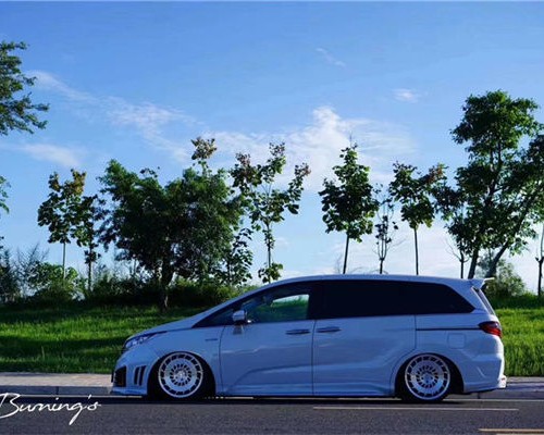Big pie circle Honda Odyssey bagriders minimalist style