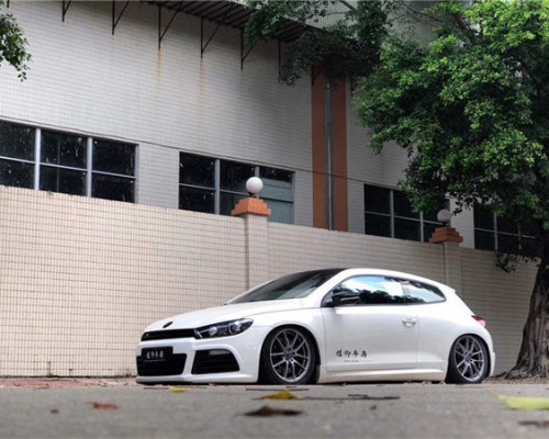 Individual styling Volkswagen Scirocco bagriders sporty stance