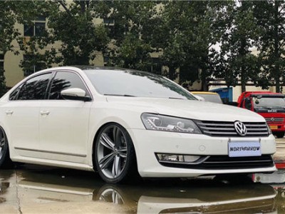 Charming gesture of Chinese Volkswagen Passat bagriders