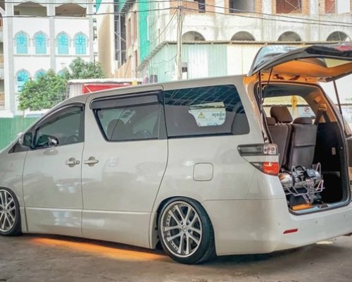 Metal tube shape design – luxury modification of Toyota Alphard 20 Bag Riders