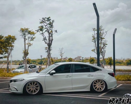 Perfect suspension upgrade: Honda Integra with Bag Riders auto parts