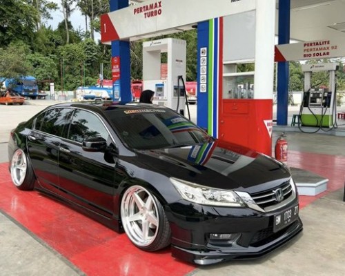 “Elevating Elegance and Performance: The Honda Accord Transformed by Bag Riders”