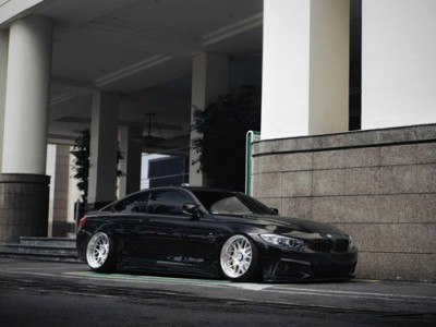 “Elevating Elegance: BMW 4 Series Bag Riders’ Customized Charms”