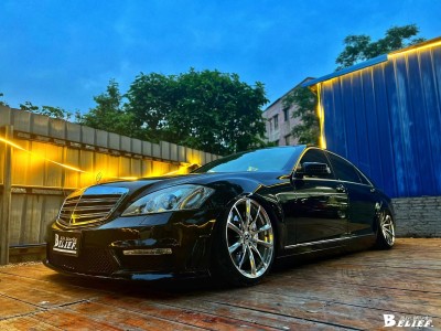 Mercedes-Benz SW221 Bag Riders: A Journey of Unique Customization